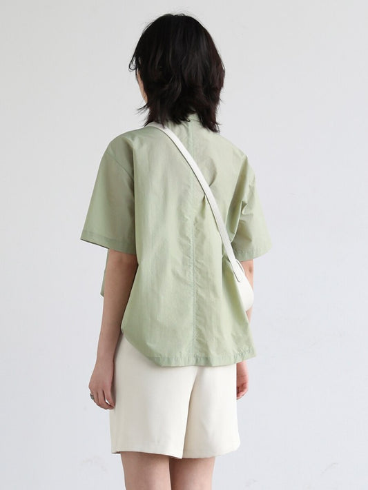 Chemise à manches courtes pour femme - Couleur unie, col double fin, vêtement féminin parfait pour l'été